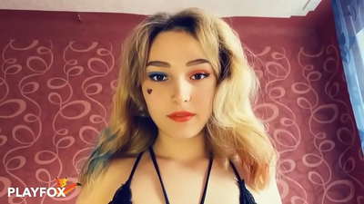 మ్యాజిక్ వర్చువల్ రియాలిటీ గ్లాసెస్ నాకు హార్లే క్విన్తో సెక్స్ ఇచ్చింది